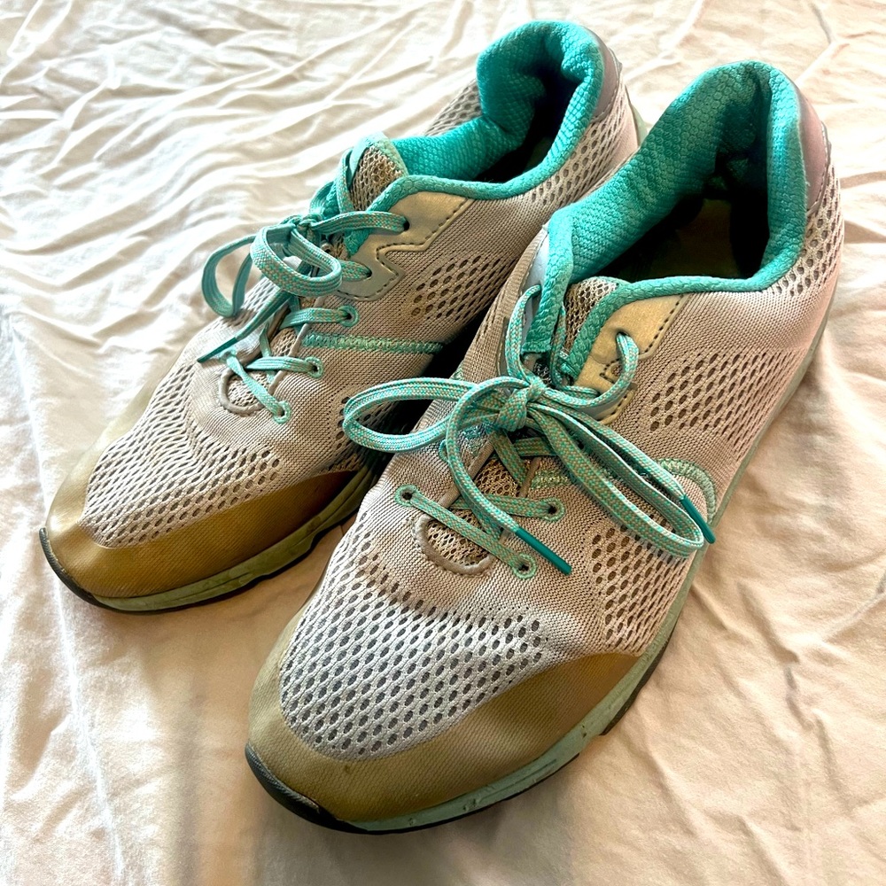 Vionic Tennis Shoes Size 10 Women’s